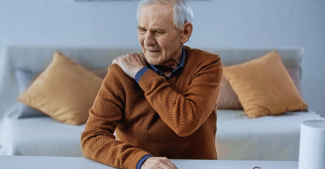 The Benefits of Seeing a Chiropractor for Shoulder Pain 